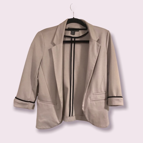 🌟SALE 2/$10.00‼️ SUZY SHIER Women’s 3/4 sleeve Blazer / Beige and Black size M - Picture 2 of 7